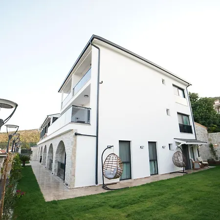 Hotel Luxury Boutuiqe 4*