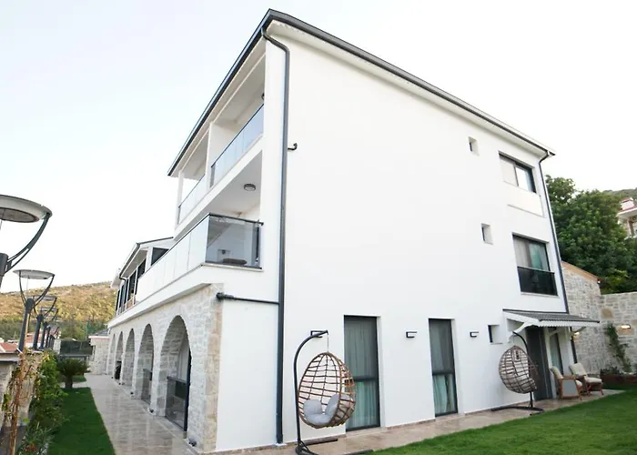 Hotel Luxury Boutuiqe 4*