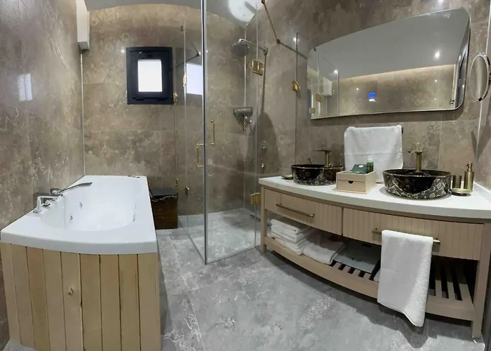 Luxury Boutuiqe Hotel 4*